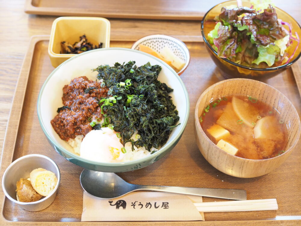 ぞうめし屋の肉味噌ご飯定食の写真