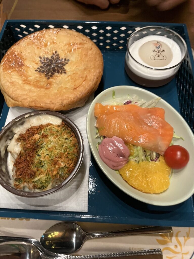 ファンタジースプリングスプレビュー招待ロイヤルバンケット食事の写真