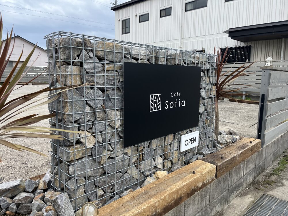 Cafe Sofiaの入口の看板写真