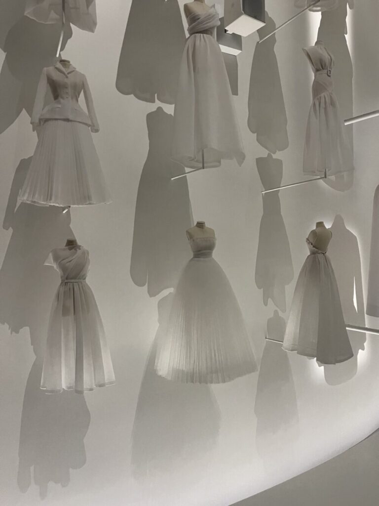 大阪万博フランス館のドレス部屋写真