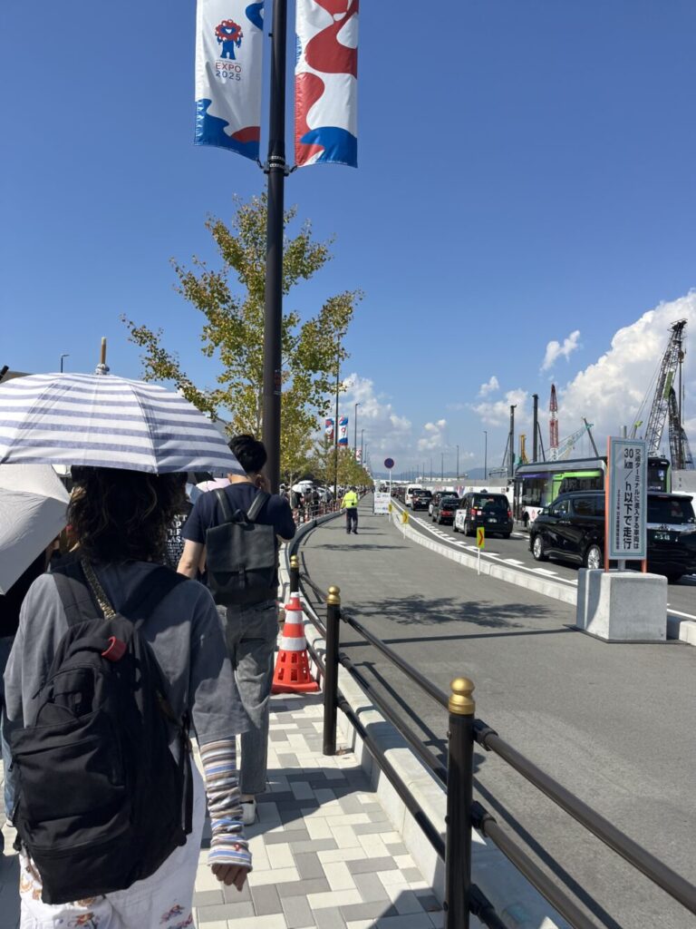 大阪万博の西ゲートへ向かう徒歩ルートの写真