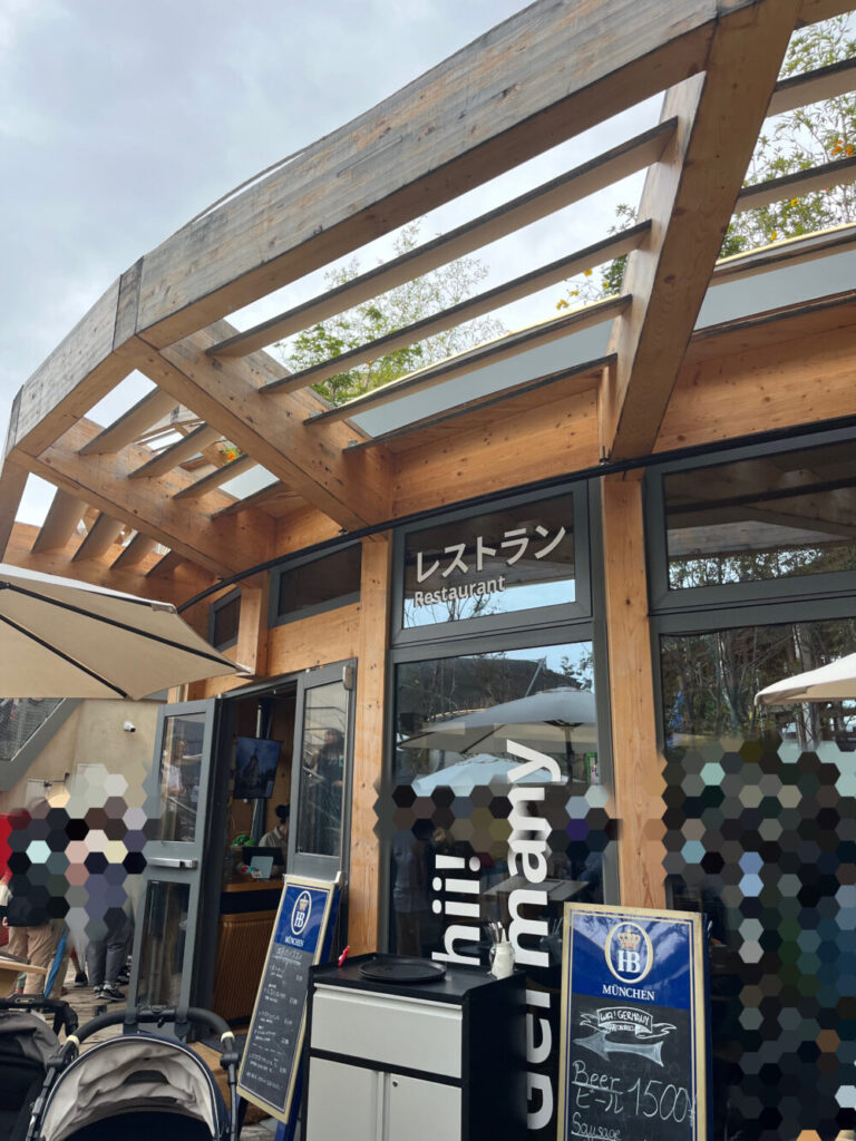 大阪万博のドイツ館レストラン外観の写真