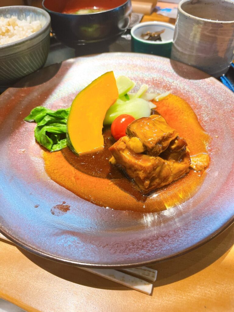 K庵のランチ角煮のアップ写真